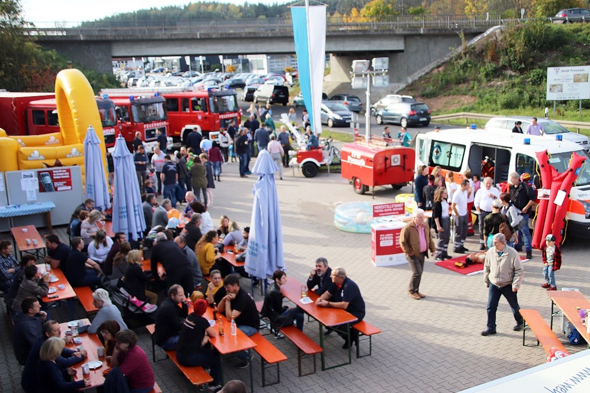Hunderte Gäste besuchen Feuerwehr