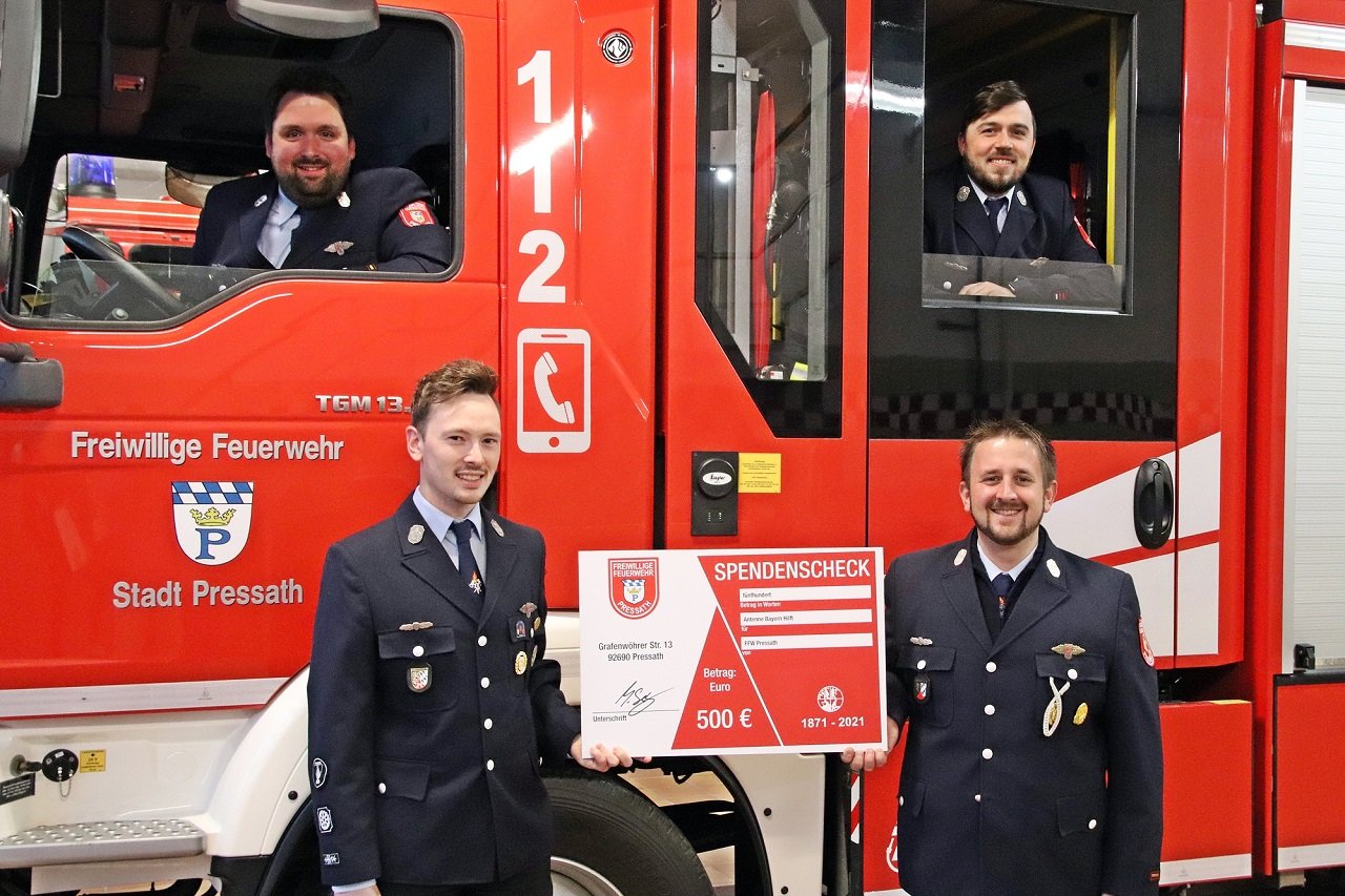 Feuerwehr Pressath spendet an „Antenne Bayern hilft“
