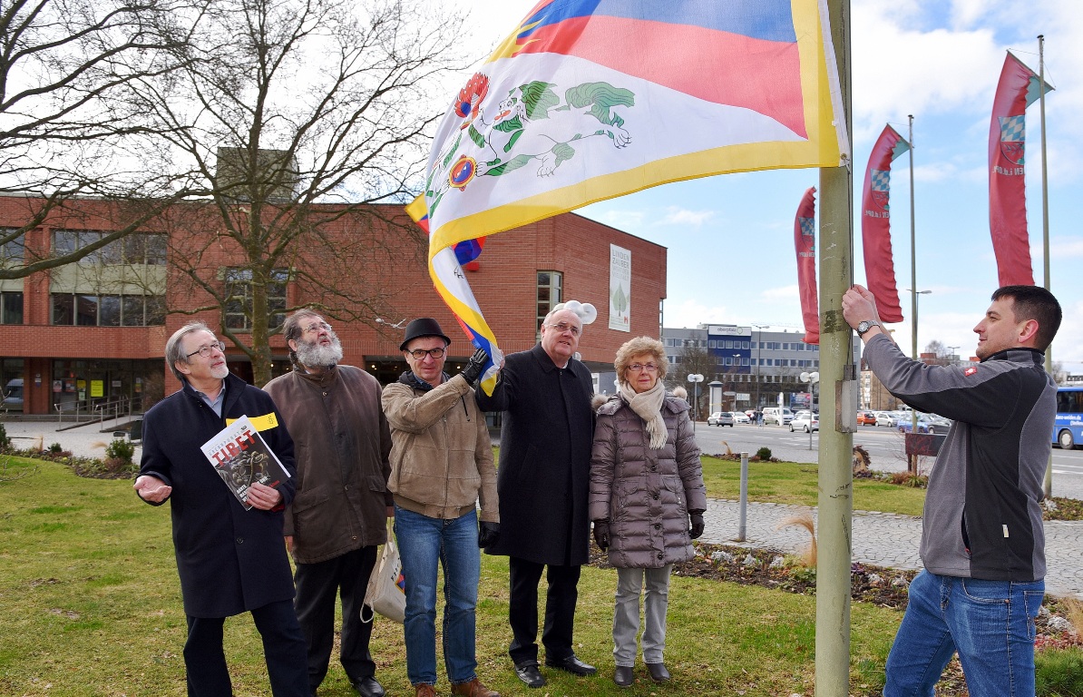 Flagge vor Neuem Rathaus gehisst: Weiden zeigt Solidarität für Tibet
