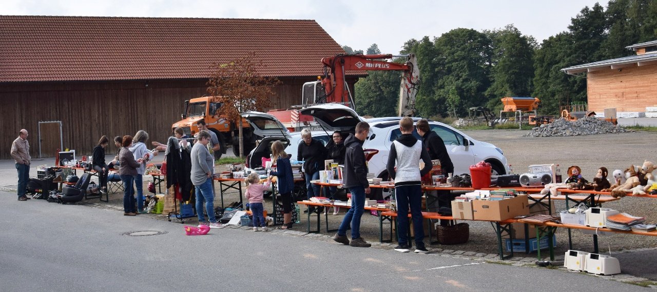 Flohmarktpremiere in Waldthurn: Klein aber fein