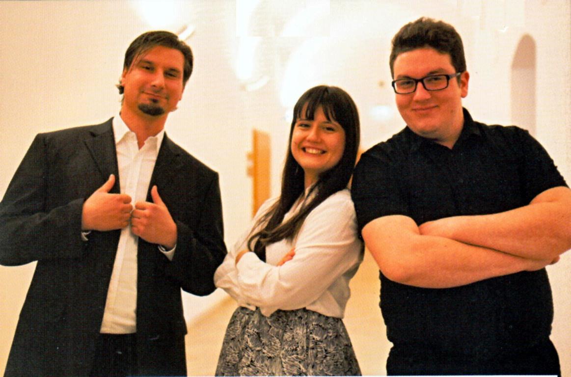 Kulturkreis Pressath lädt ein: Fünf Hände spielen an einem Klavier