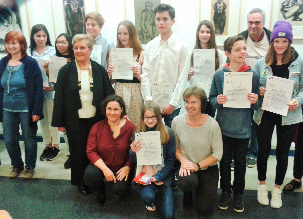 Spitzenleistung in Französisch: Elly-Schülerin gewinnt Vorlesewettbewerb
