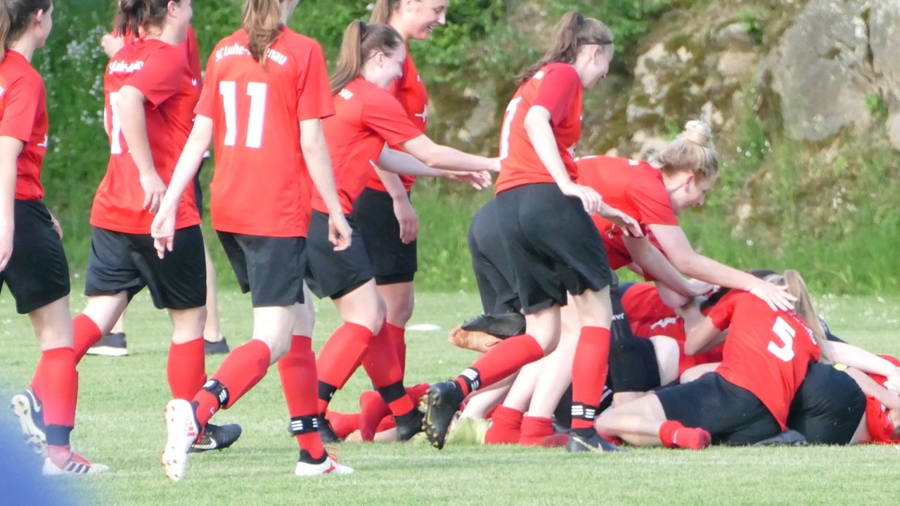 Fußballfrauen schaffen Sensation!