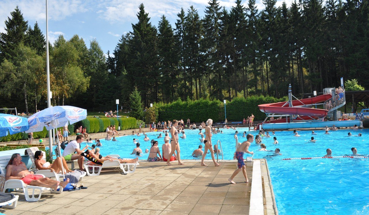 Muss Freibad Altglashütte schließen?