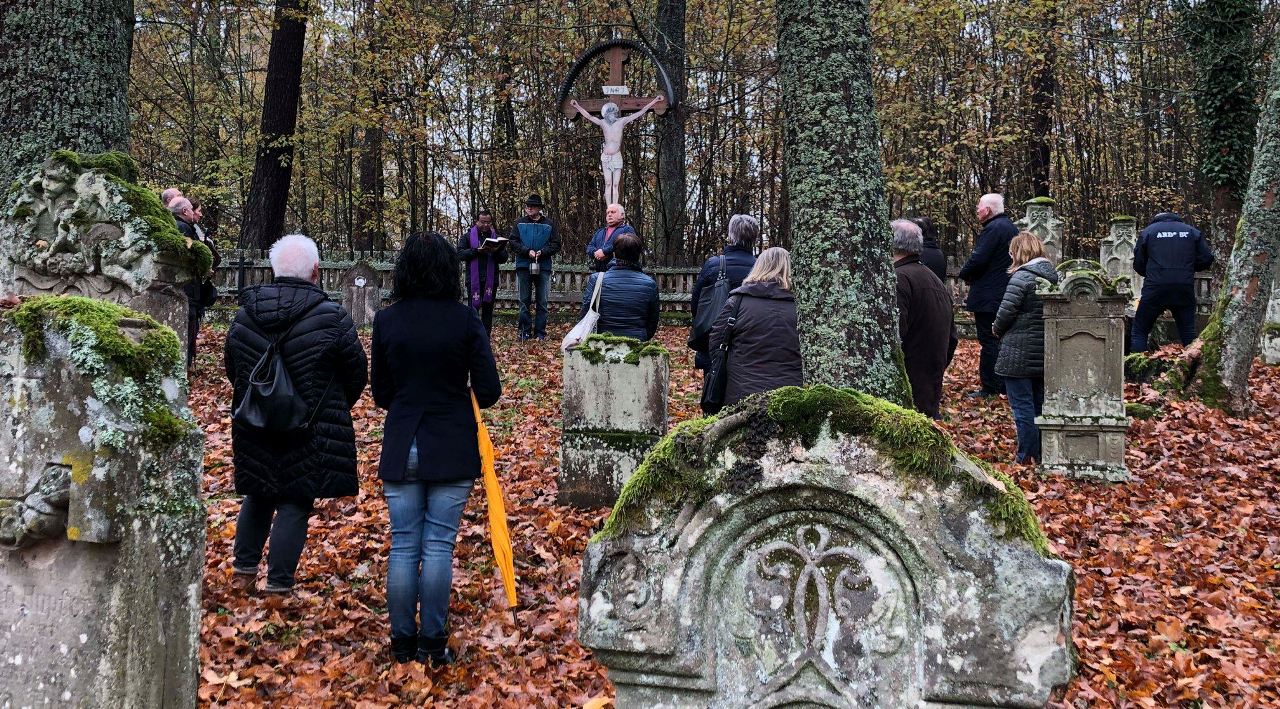 Friedhofsbesuche im Sperrgebiet