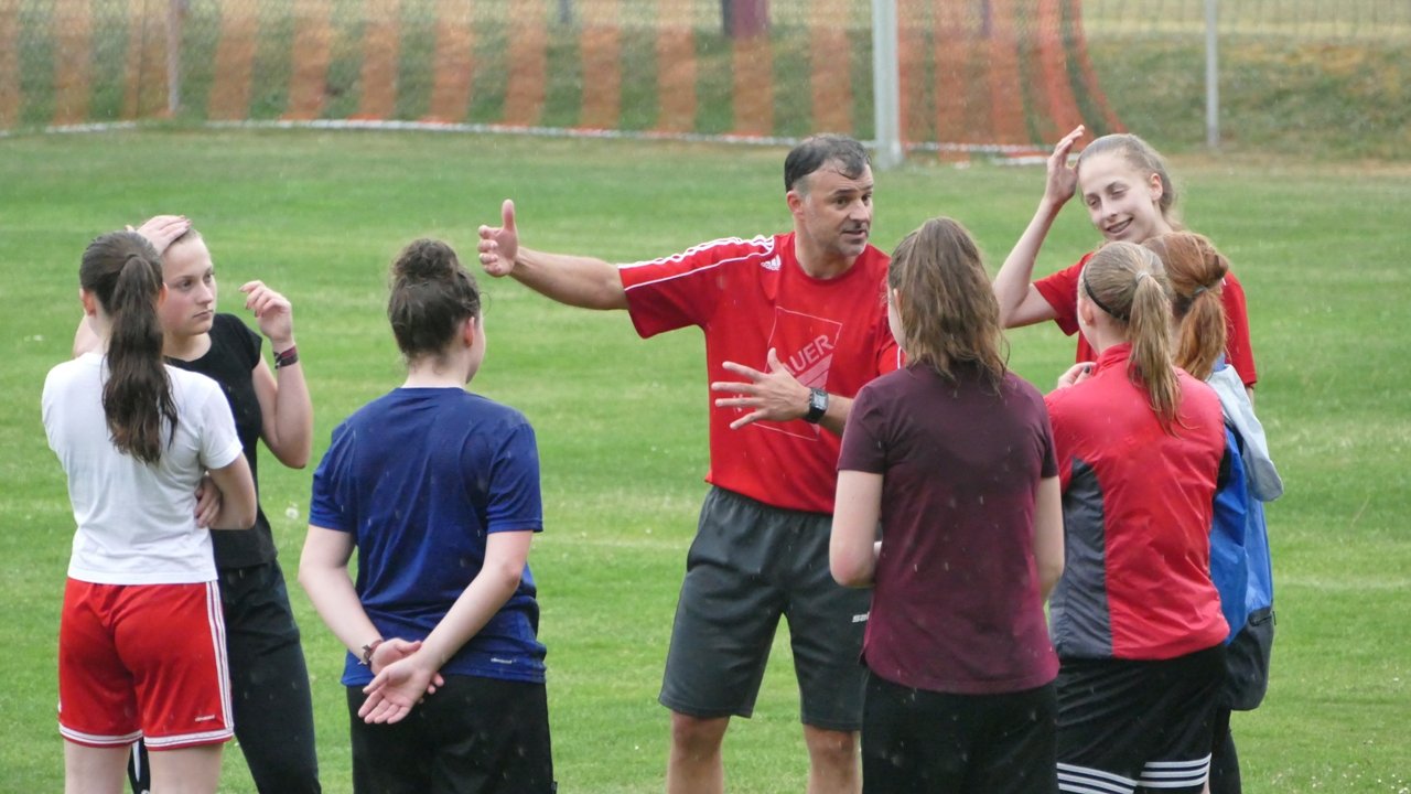 Kickstart für Fußballfrauen