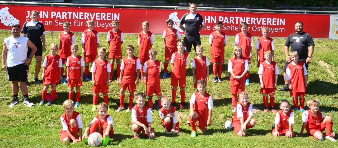 Fußballschule kickt in Pleystein