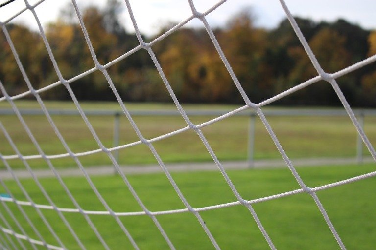 Tatort Fußballplatz: Unbekannte zerschneiden Tornetze