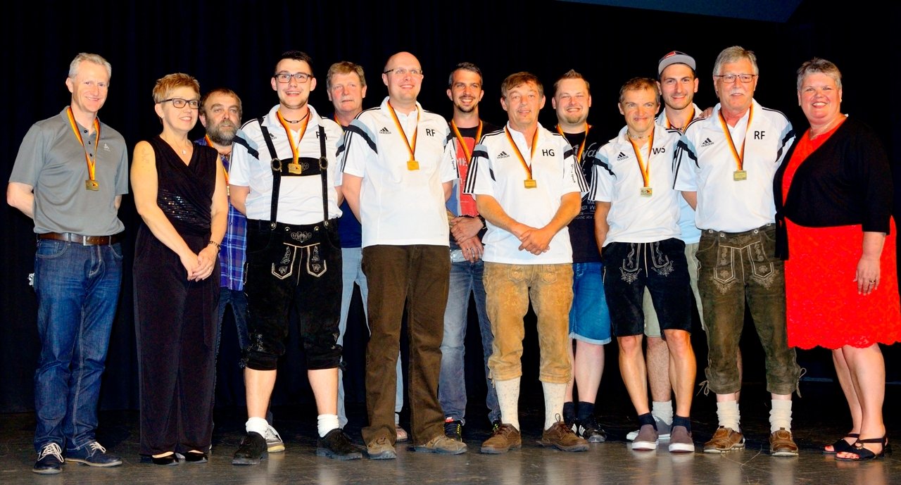 Sensation im Fußballtennis bei BVS Weiden: Glänzende Sportler und Gastgeber