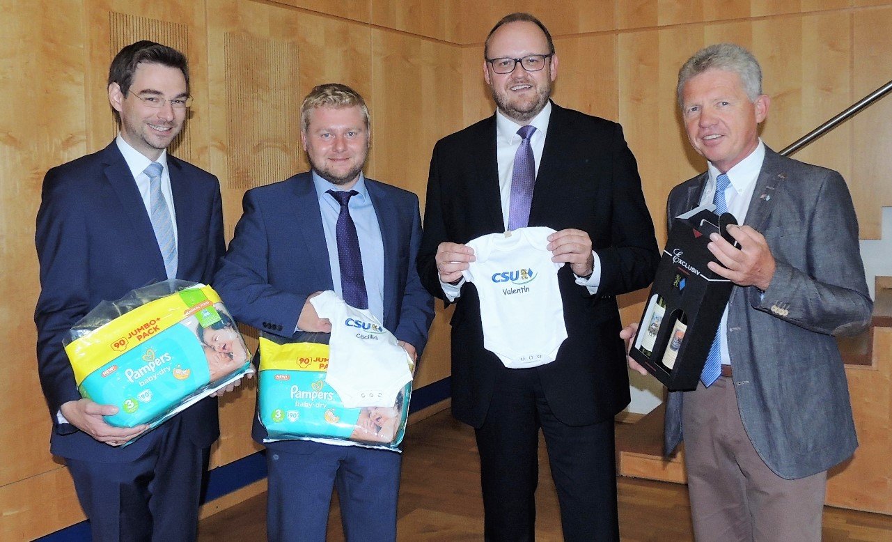 Sorgt Storch Ferdinand für den Kindersegen bei der Neustädter CSU-Kreistagsfraktion?