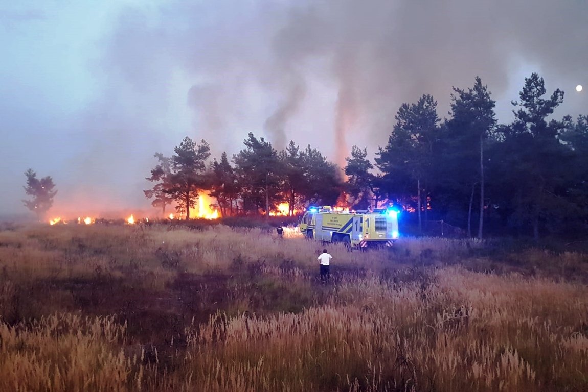 Am Boden und aus der Luft gegen die Flammen