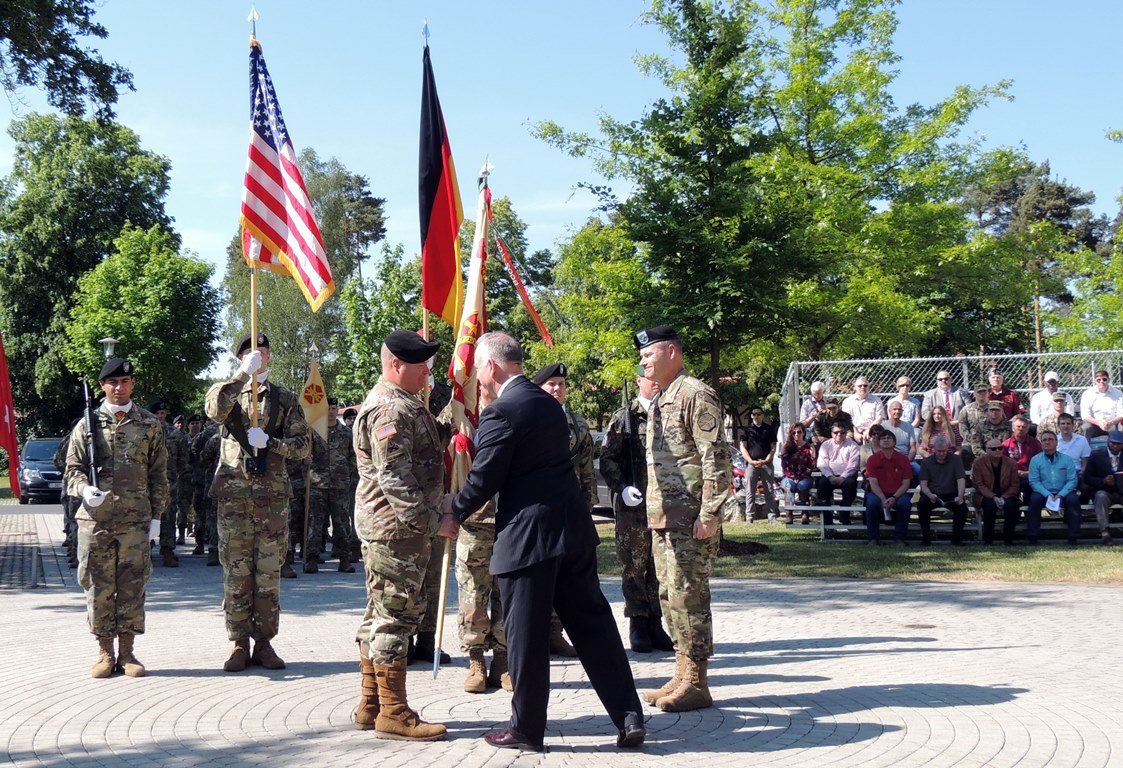 Oberst Lance Varney verlässt die US-Armee Garnison Bavaria