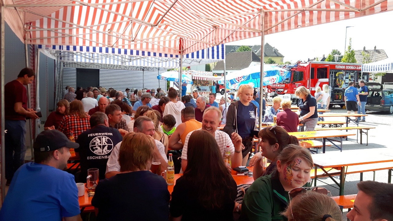 Feuerwehren halten zusammen: Herrliche Atmosphäre bei Gartenfest der Eschenbacher