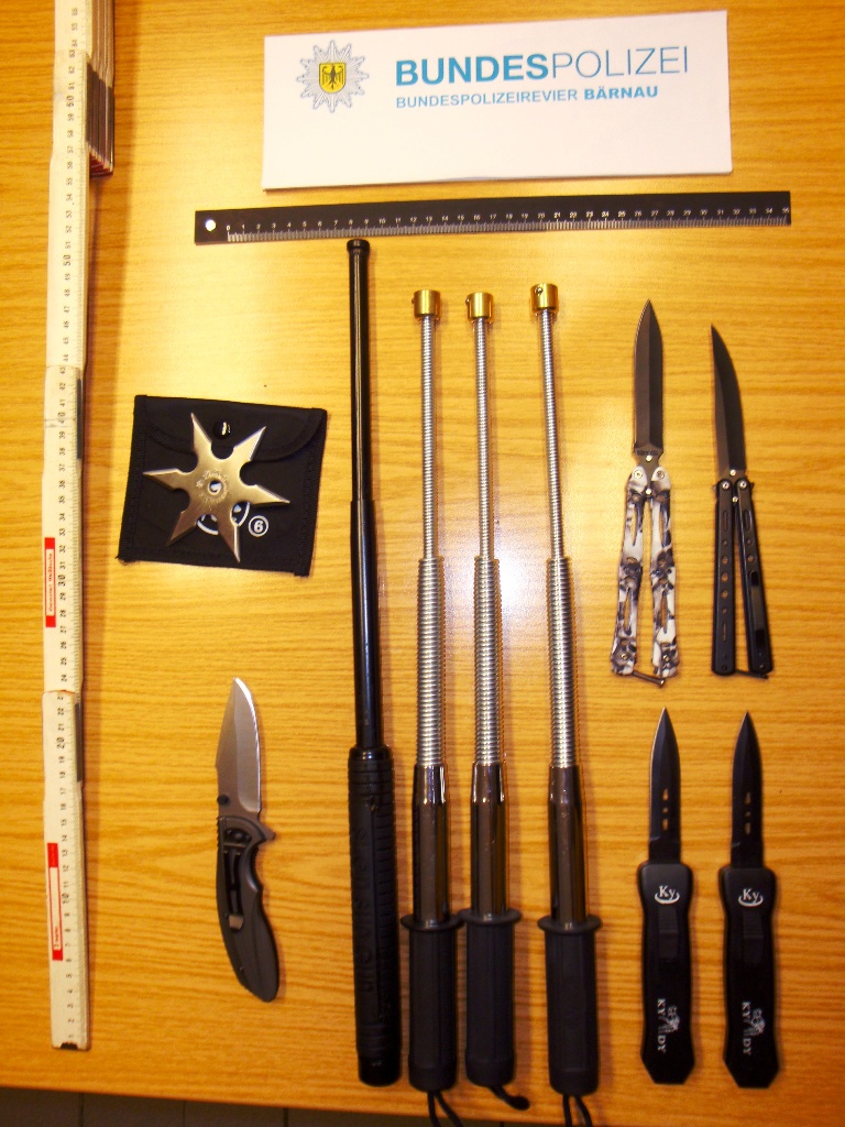 Polizei beschlagnahmt kleines Waffenarsenal