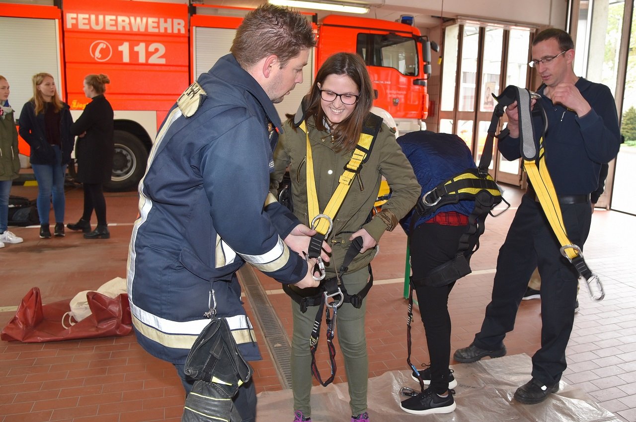 Girls’Day 2017: Feuerwehrfrauen in Aktion
