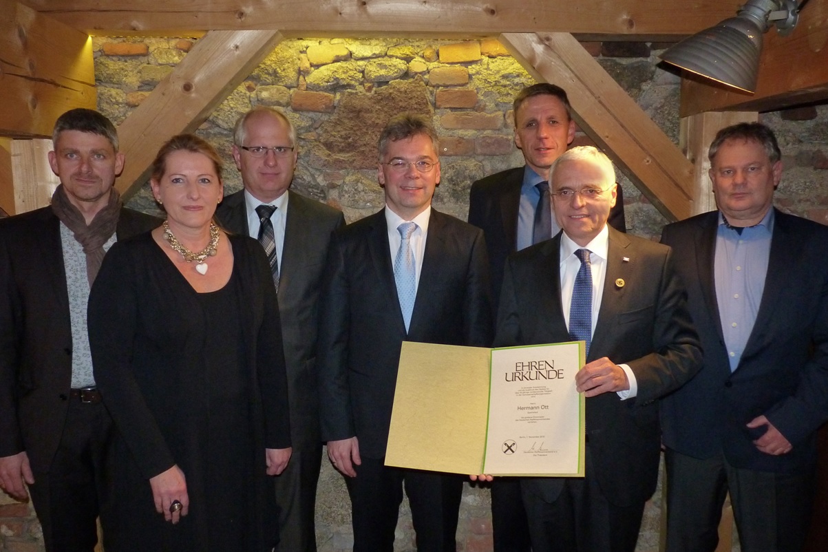 Goldene Ehrennadel für Hermann Ott