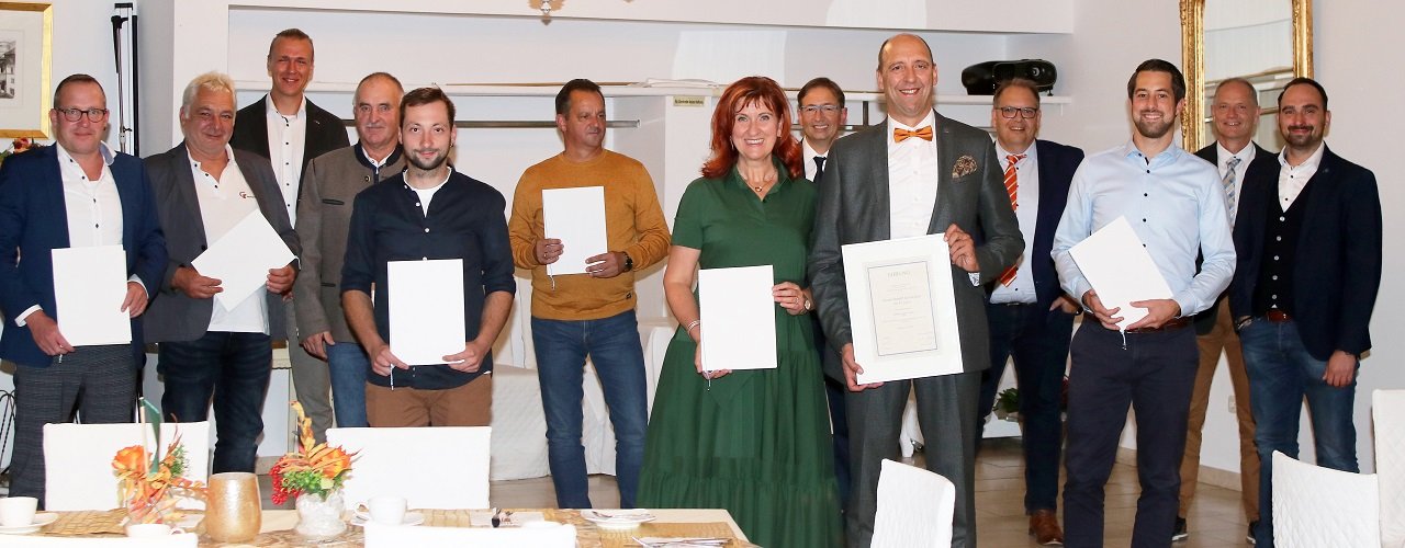 Außergewöhnliches Arbeitsklima: Gollwitzer ehrt langjährige Weggefährten