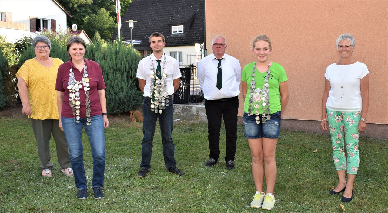 Junger Schützenkönig, alte Tradition: Königsschießen bei „Falkenhorst“