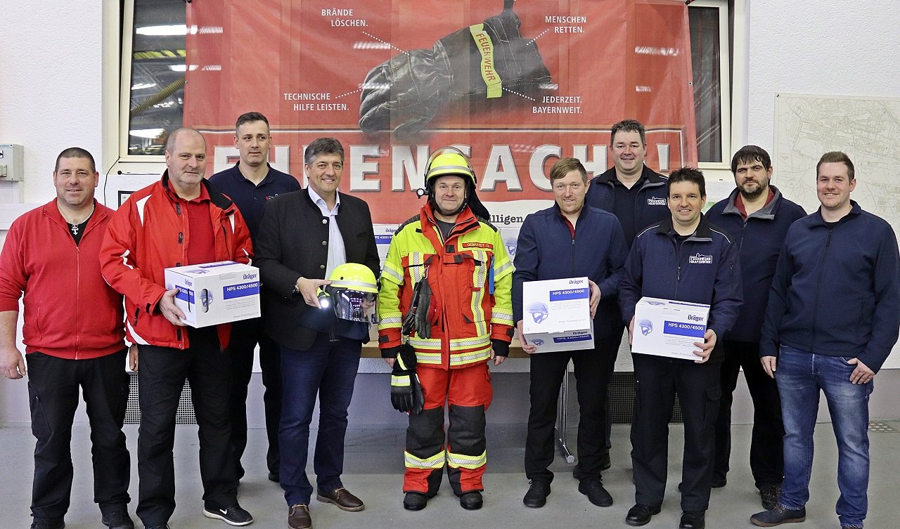 Neue Schutzhelme für die Feuerwehr