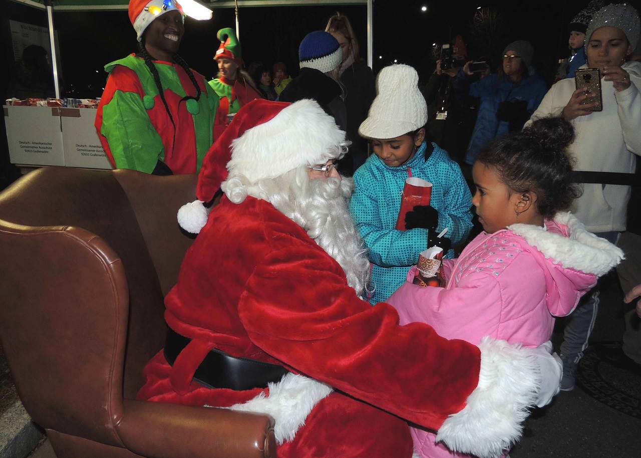 Santa und Nikolaus in gemeinsamer Mission