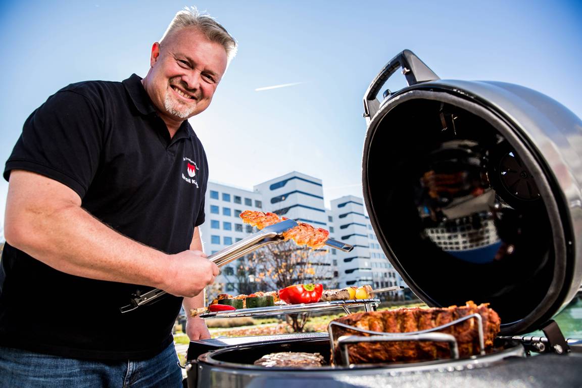 Deutscher Grillmeister schürt in Kornthan an