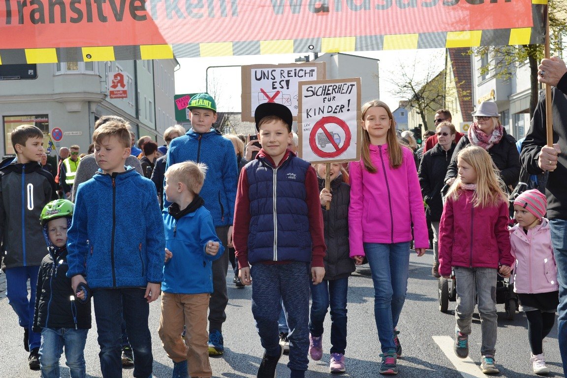 Waldsassen sperrt Ortsdurchfahrt für Lkws: Was haltet ihr davon?