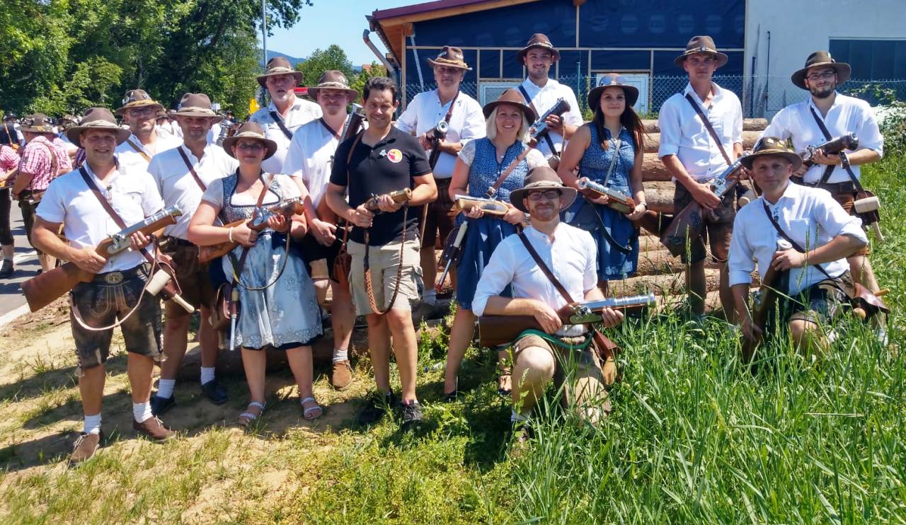 Eslarner Schützen bei 22. Oberpfälzer Böllerschützentreffen