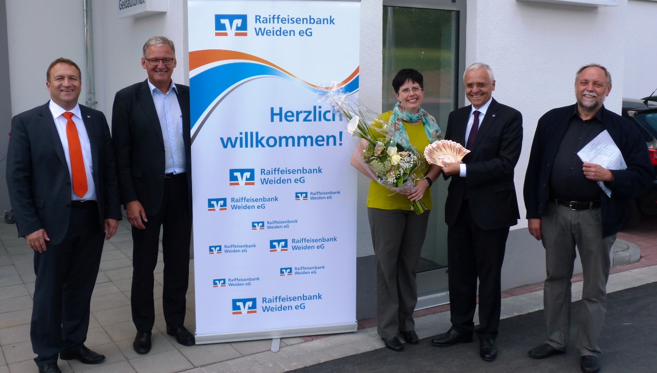 Neuer Geldautomat und 1.500 Euro für Irchenriether Kindertagesstätte