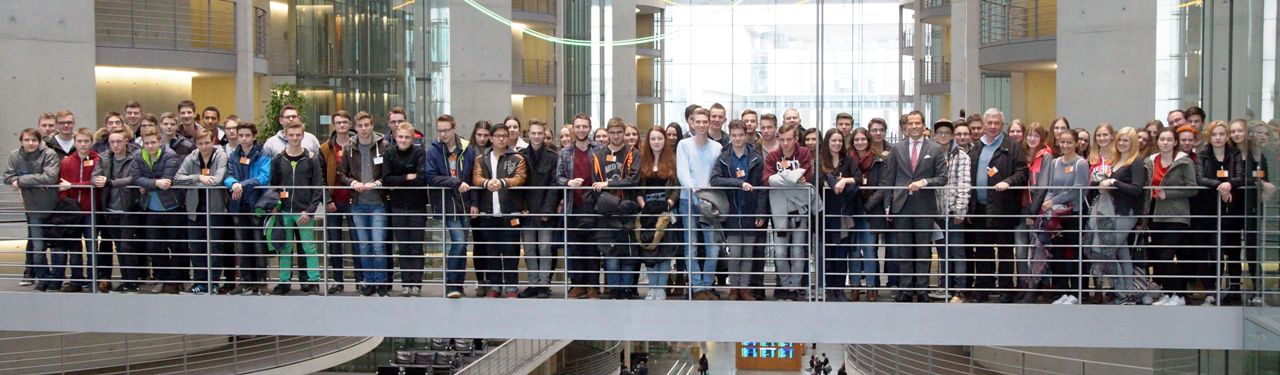 Politische Arbeit hautnah erleben: Neustädter Gymnasiasten zu Gast im Bundestag