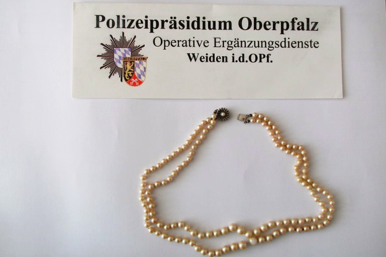 Polizei beschlagnahmt Perlenkette: Besitzer gesucht