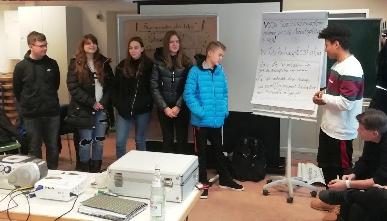 Fake News, Fakten und Hate Speech im Internet beschäftigen Schüler