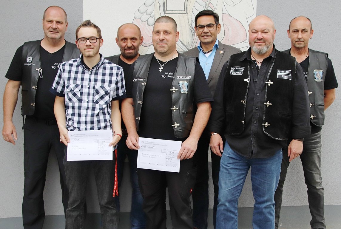 Motorradfreunde bedanken sich bei Helfern