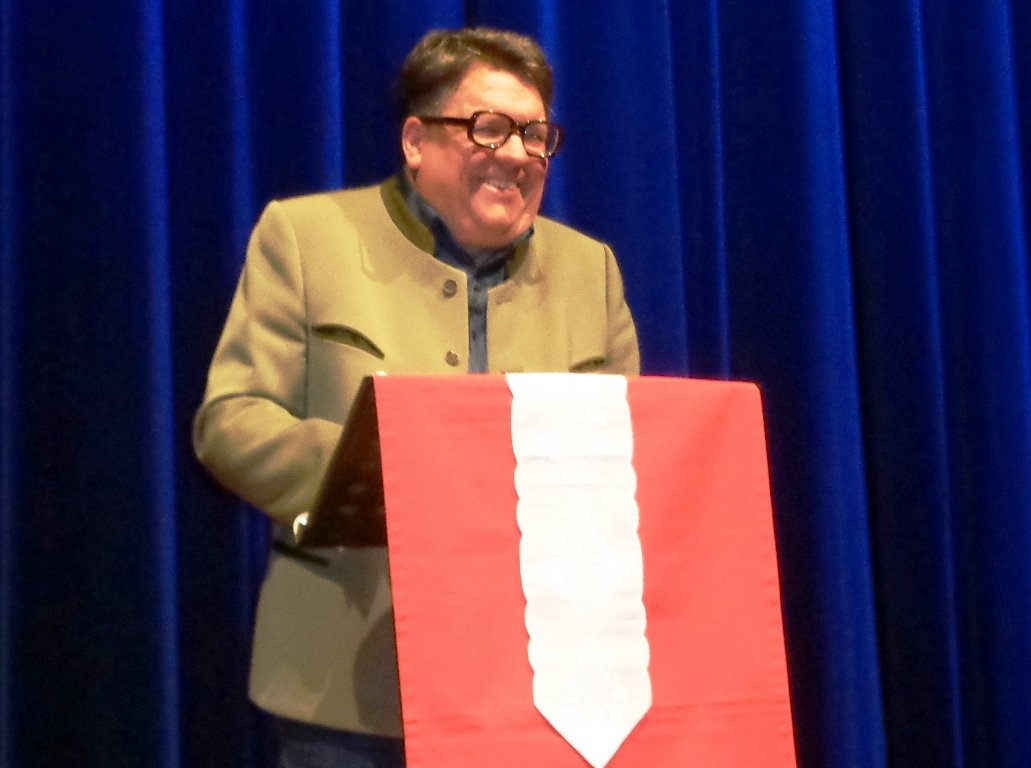 Helmut Schleich in Weiden: „Wenn ihr nicht lacht, wird es auch nicht lustiger“