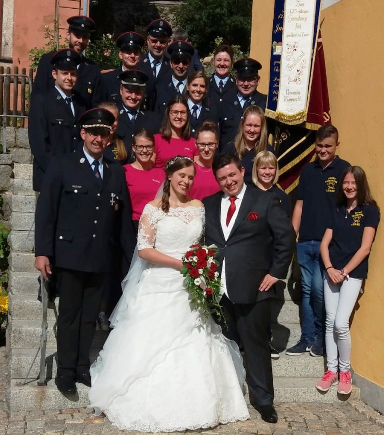 Hochzeit statt Jubiläumsfest! Feuerwehr-Festbraut verheiratet