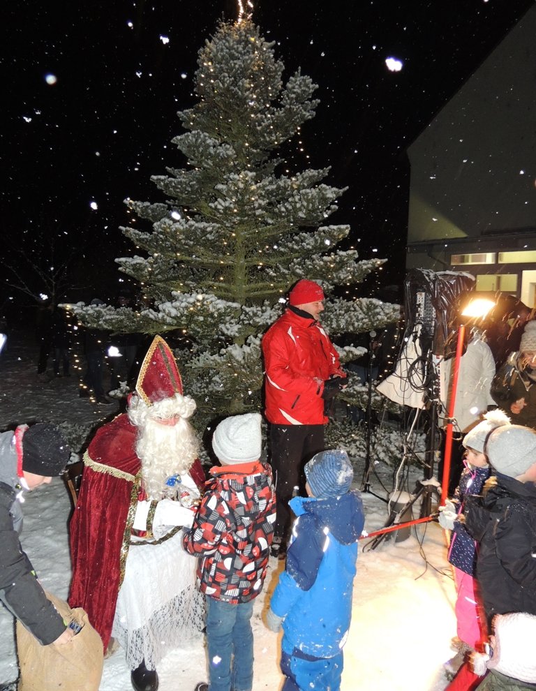 Der Nikolaus geht von Haus zu Haus