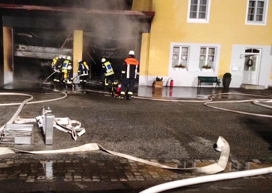 Garage in Luhe brennt