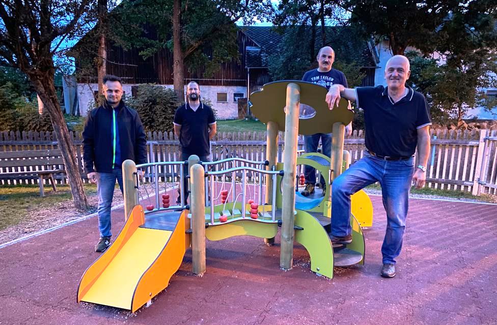 Spielplatz für die Kleinsten: CSUler packen mit an
