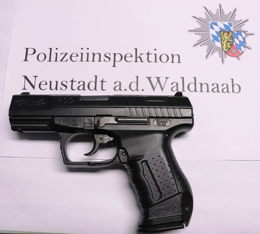 Jugendlicher schießt mit Softair auf Nachbarn