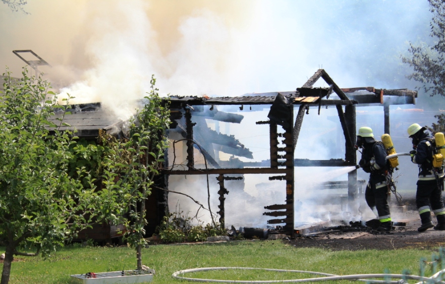 Brand in Gartenanlage am Flutkanal