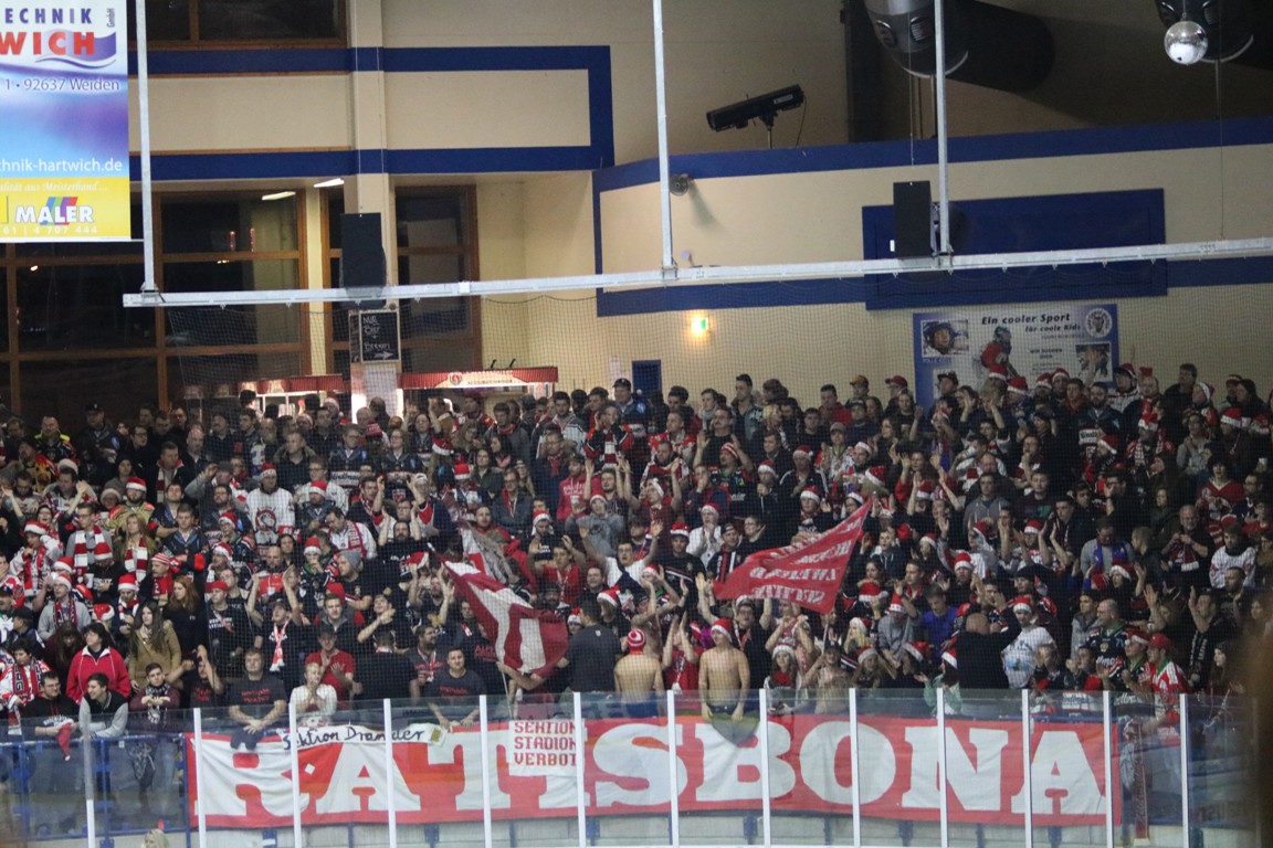 EVR nach klarem 6:1–Erfolg gegen den EVW mit Matchball