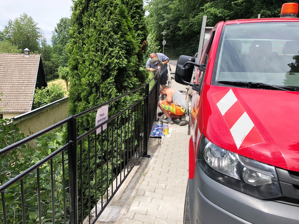 Bauhof erneuert Zaun am Neuhauser Berg