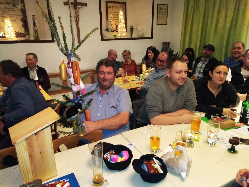 Christbaumversteigerung voller Erfolg