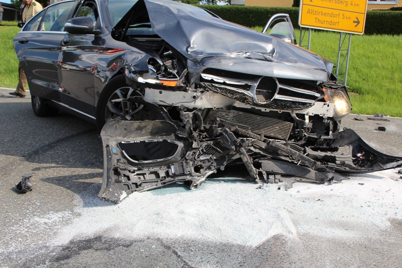 Schwerer Verkehrsunfall bei Thurndorf