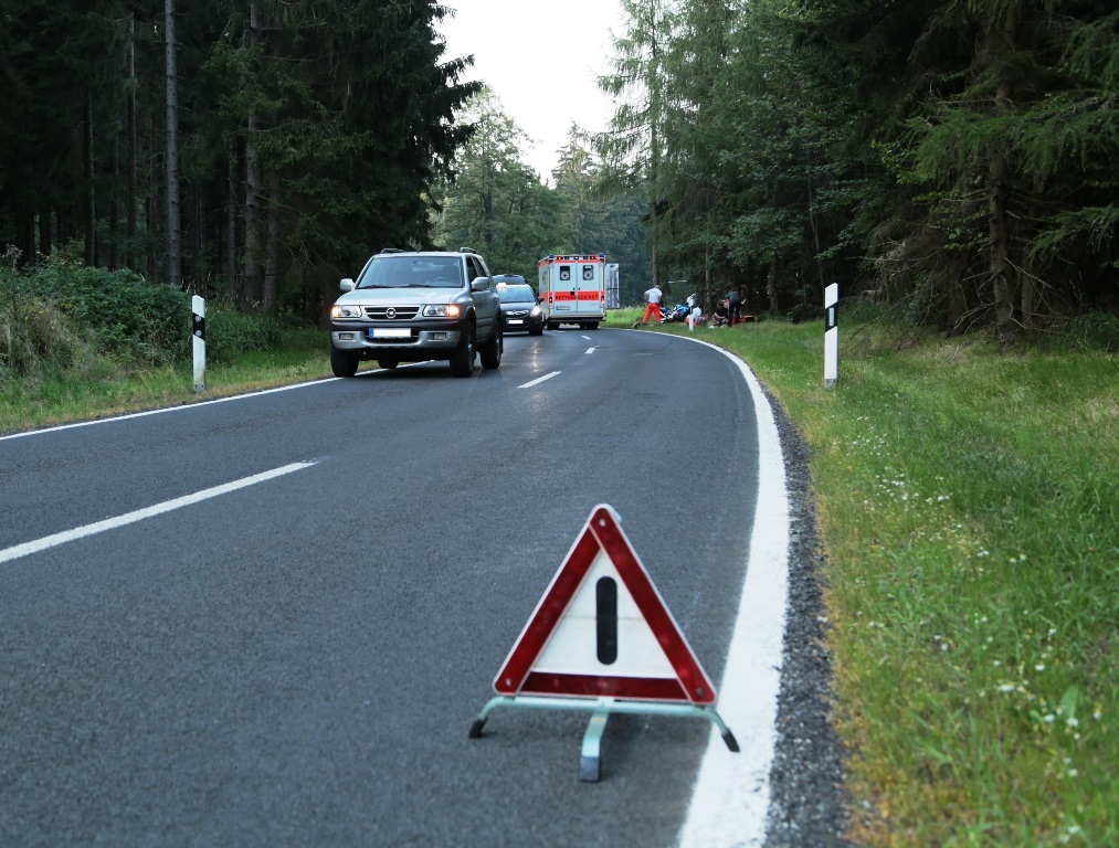 Unfallhelfer wird angefahren