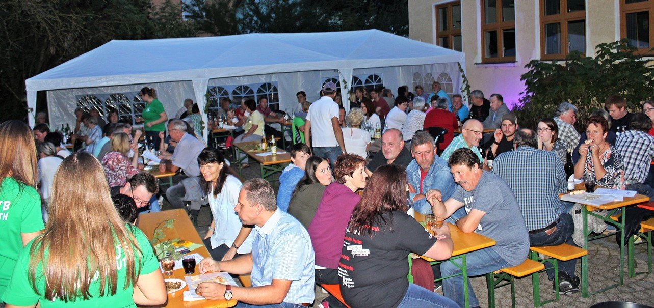 Nur das Wetter trübt das Weinfest etwas