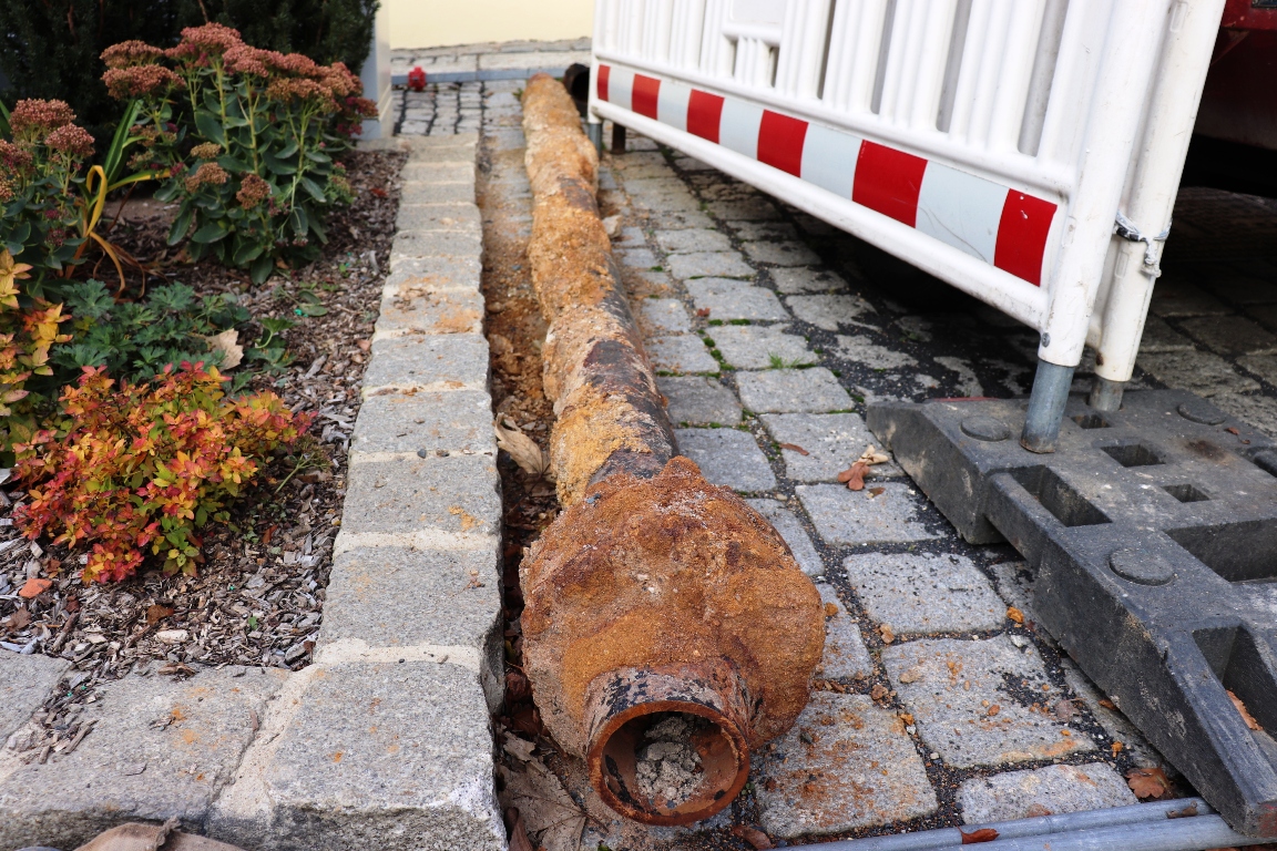Schmellerstraße gesperrt: Austausch 125 Jahre alter Wasserleitung