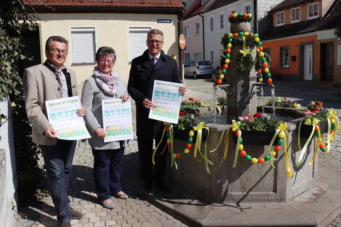 Osterbrunnen im Frühlingskleid