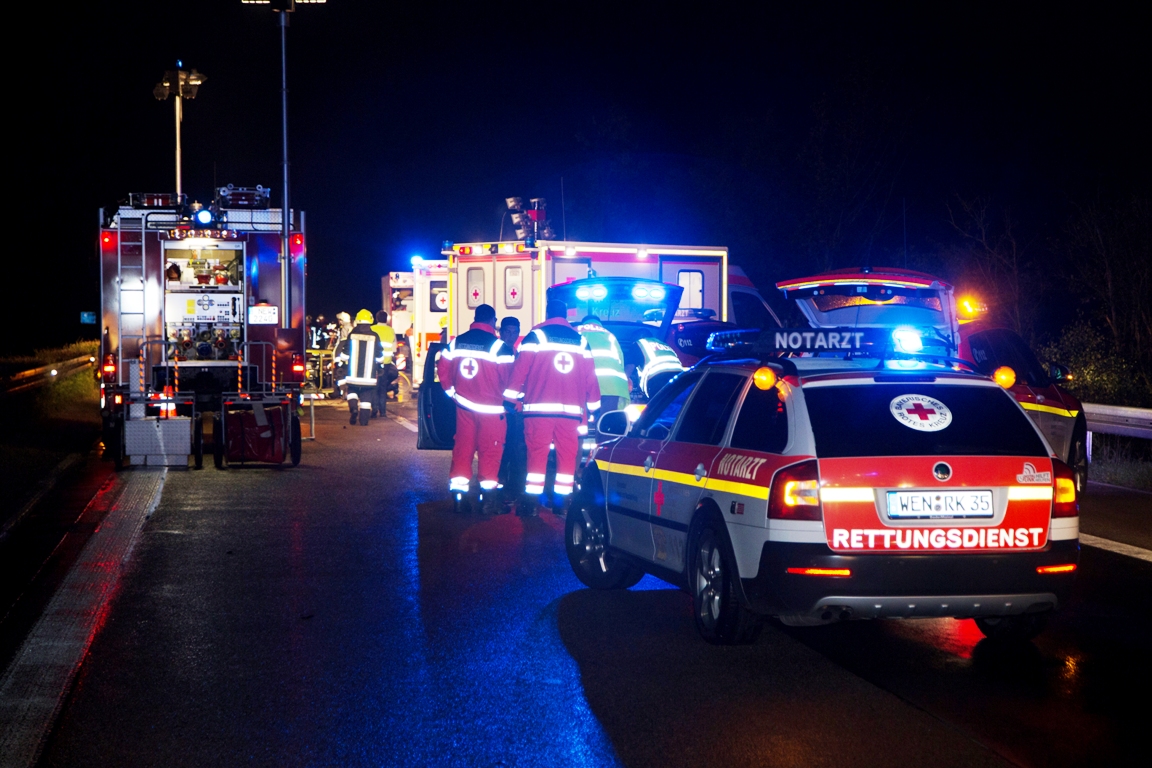 Crash auf der A 93: Ein Toter und drei Schwerverletzte