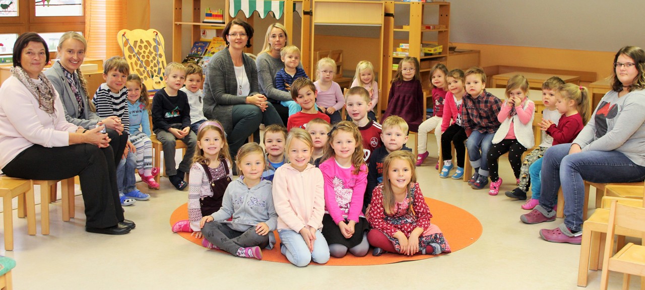 Kinder teilen, helfen und haben damit ganz viel Freude