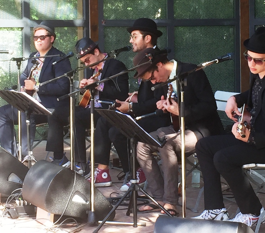 Abschiedskonzert des „Endow County Ukulele Orchestra“